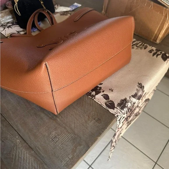 MEDIUM CABAS ANAÏS CUIR TRIOMPHE IN GRAINED CALFSKIN
Like new - Picture 9 of 16